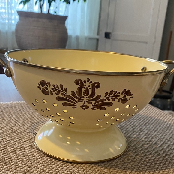 Pfaltzgraff Other - Pfaltzgraff Yellow Enamel Colander with Brown Floral Trim
